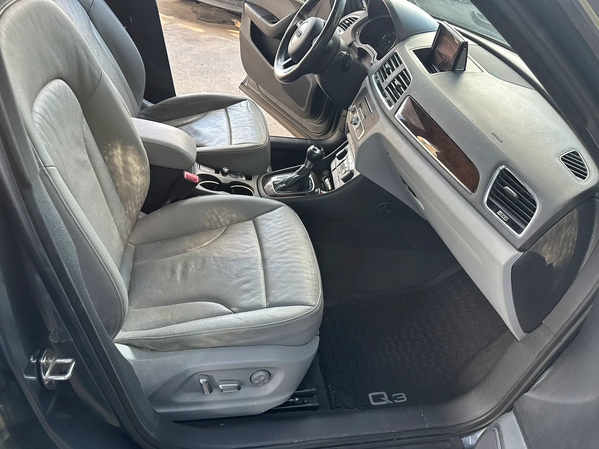 Used 2017 Audi Q3 2.0T Premium Plus w/ Premium Plus Package FWD image 10