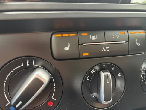 Used 2018 Volkswagen Jetta SE FWD image 24