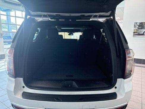 Used 2023 Chevrolet Suburban LT w/ Luxury Package AWD/4WD image 15