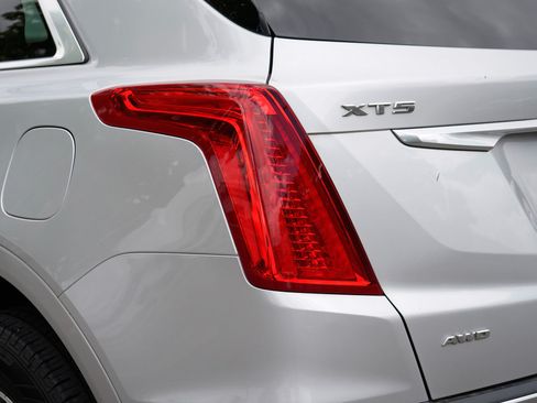 Used 2019 Cadillac XT5 Luxury AWD/4WD image 9