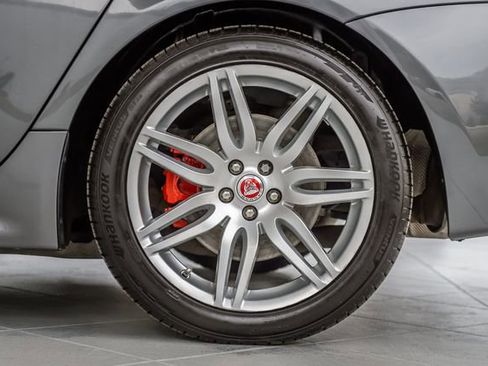 Used 2019 Jaguar XJ R-Sport image 14