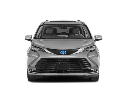 Certified 2024 Toyota Sienna XLE AWD/4WD image 4