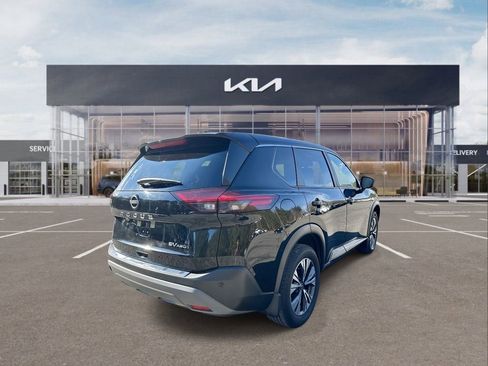 Used 2023 Nissan Rogue SV image 8