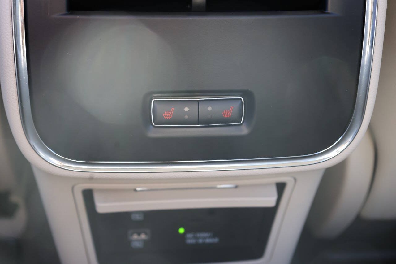Used 2019 Lincoln Continental Select w/ Continental Climate Package FWD image 23