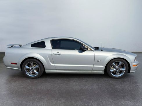 Used 2005 Ford Mustang GT RWD image 6