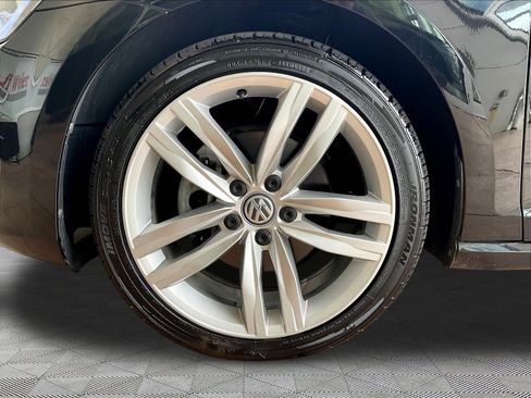 Used 2017 Volkswagen Golf SEL FWD image 30