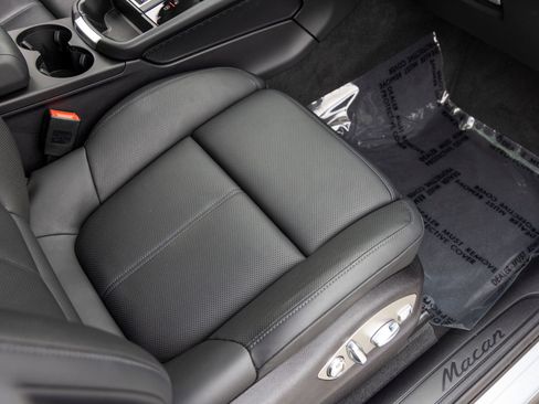 Certified 2026 Porsche Macan AWD/4WD image 61