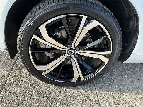 Certified 2023 Volvo XC60 B5 Ultimate w/ Climate Package image 13