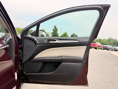 Used 2018 Ford Fusion Titanium FWD image 21