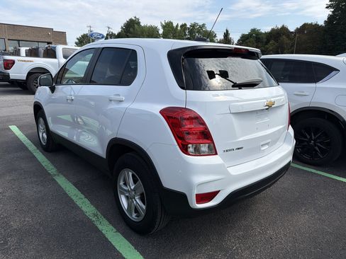 Used 2022 Chevrolet Trax LS w/ Tint and Cruise Package AWD/4WD image 5