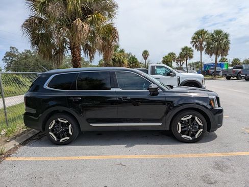 Used 2025 Kia Telluride EX w/ EX Captain's Chair Package FWD image 6