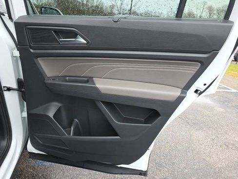 Used 2023 Volkswagen Atlas SE w/ Panoramic Sunroof Package image 11