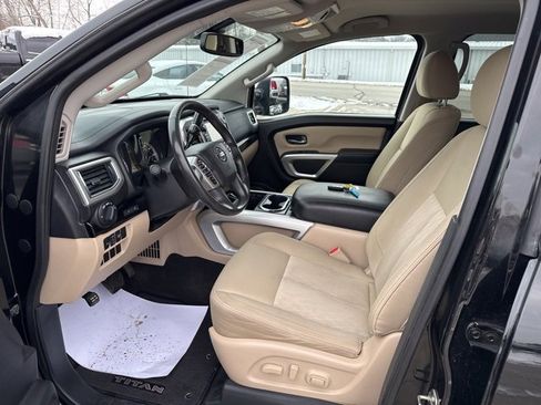 Used 2017 Nissan Titan SV image 24