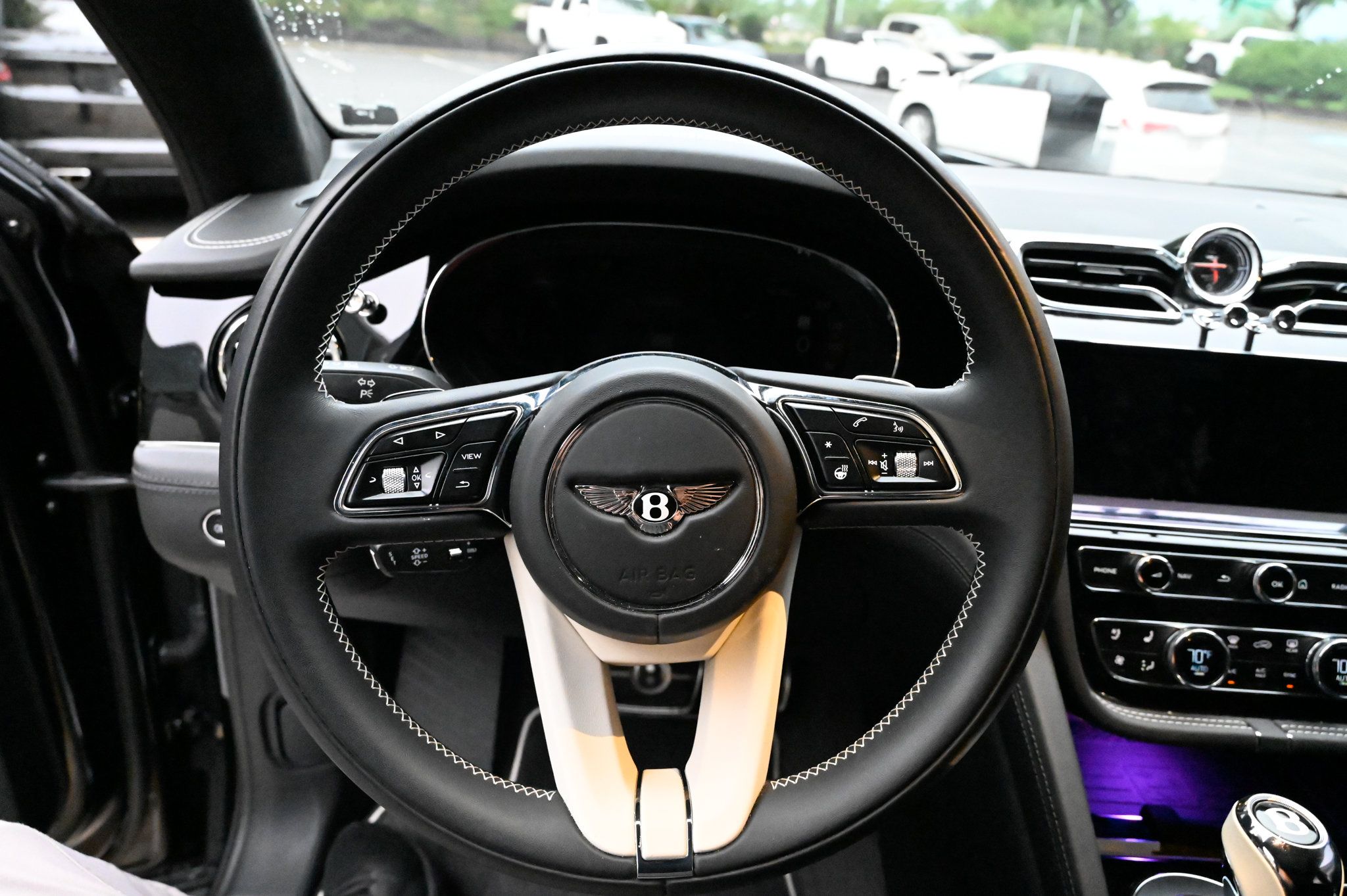 Used 2025 Bentley Bentayga AWD/4WD image 24