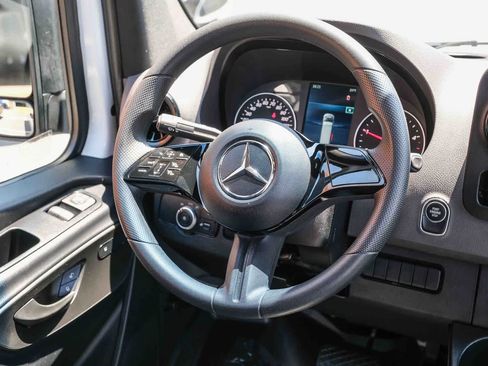 Used 2025 Mercedes-Benz Sprinter 2500 image 19