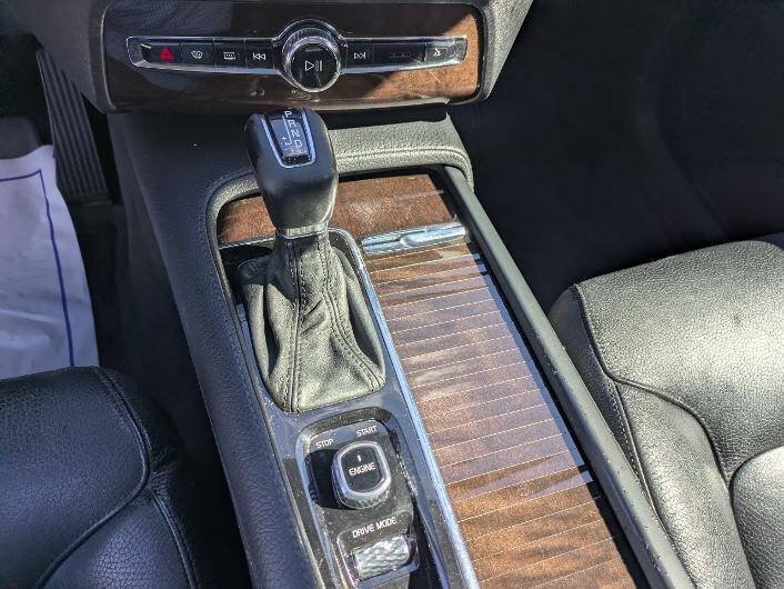 Used 2016 Volvo XC90 T6 Momentum w/ Momentum Plus Package AWD/4WD image 18