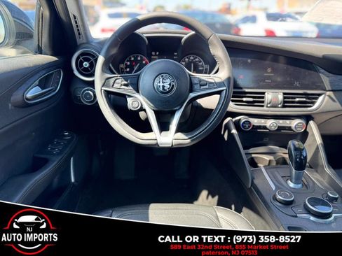Used 2019 Alfa Romeo Giulia AWD image 23