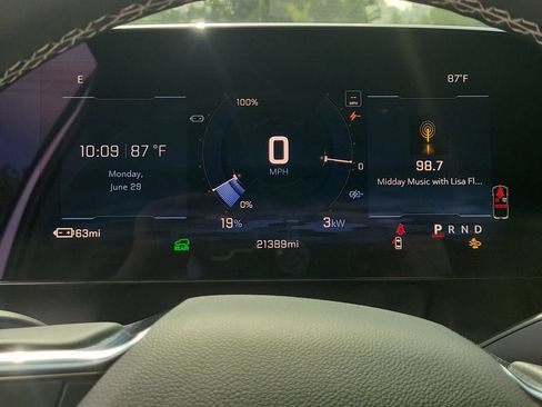 Used 2025 Chevrolet Equinox EV LT w/ Comfort Package FWD image 26