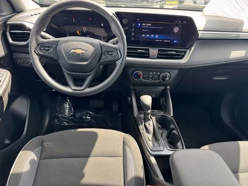 Certified 2025 Chevrolet TrailBlazer LS FWD image 12