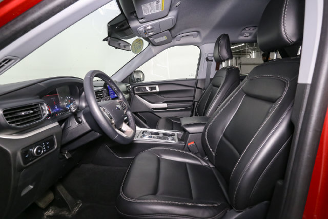Used 2023 Ford Explorer XLT w/ Equipment Group 202A AWD/4WD image 40
