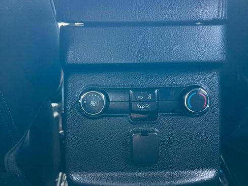 Used 2018 Ford Explorer XLT w/ Equipment Group 202A AWD/4WD image 27