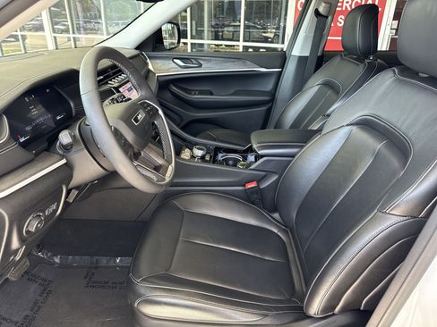 Used 2023 Jeep Grand Cherokee Limited w/ Black Appearance Package image 15