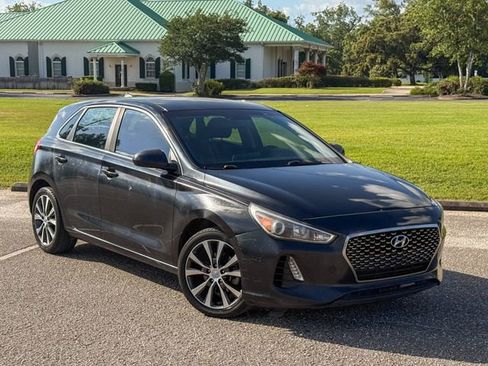 Used 2018 Hyundai Elantra GT FWD image 1
