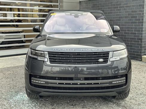 Used 2023 Land Rover Range Rover SE image 2