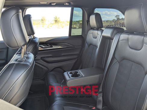 Used 2023 Jeep Grand Cherokee Altitude AWD/4WD image 31
