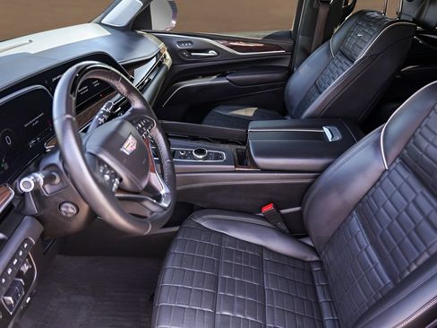 Used 2022 Cadillac Escalade Sport Platinum AWD/4WD image 9