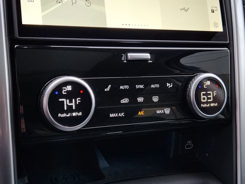 Certified 2024 Land Rover Discovery S image 20