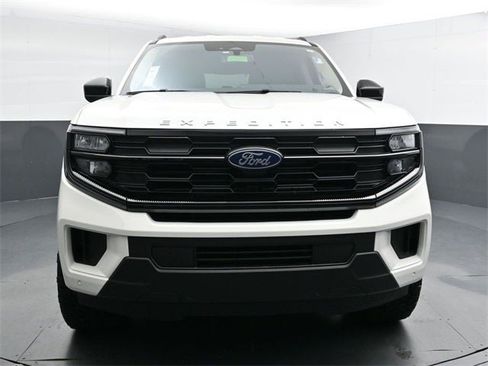 New 2025 Ford Expedition Active image 5