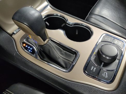 Used 2017 Jeep Grand Cherokee Overland w/ Jeep Active Safety Group image 26