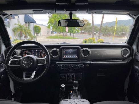 Used 2019 Jeep Wrangler Unlimited Sahara AWD/4WD image 12