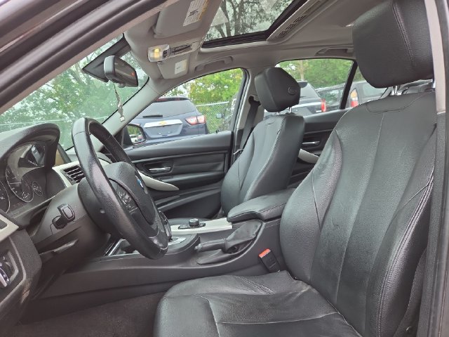Used 2014 BMW 320i Sedan RWD image 21