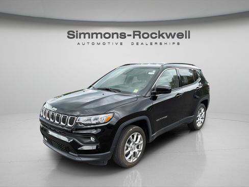 Used 2023 Jeep Compass Latitude AWD/4WD image 1