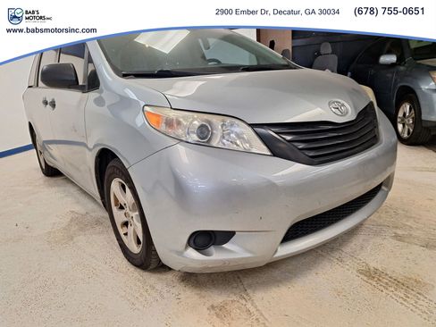 Used 2015 Toyota Sienna L FWD image 17