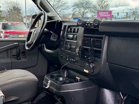 Used 2018 Chevrolet Express 2500 w/ Driver Convenience Package image 12
