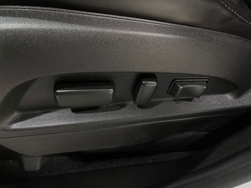 Used 2016 Chevrolet Equinox LTZ w/ Enhanced Convenience Package image 18