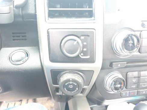 Used 2018 Ford F150 Lariat w/ Equipment Group 502A Luxury AWD/4WD image 5