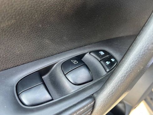 Used 2020 Nissan Rogue S image 8