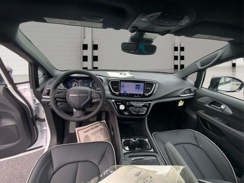 New 2026 Chrysler Pacifica Limited w/ S Appearance Package image 24
