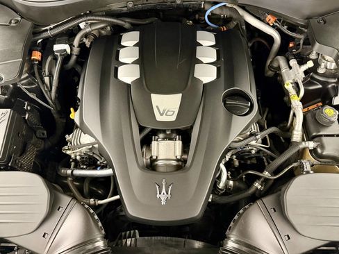 Used 2022 Maserati Levante GT image 21