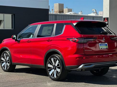 New 2025 Mitsubishi Outlander SE image 7