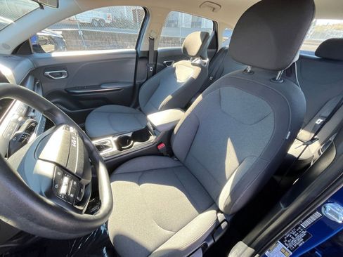 Used 2025 Kia K4 LXS image 35