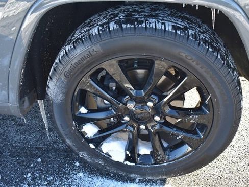 Used 2020 Jeep Grand Cherokee Altitude image 11