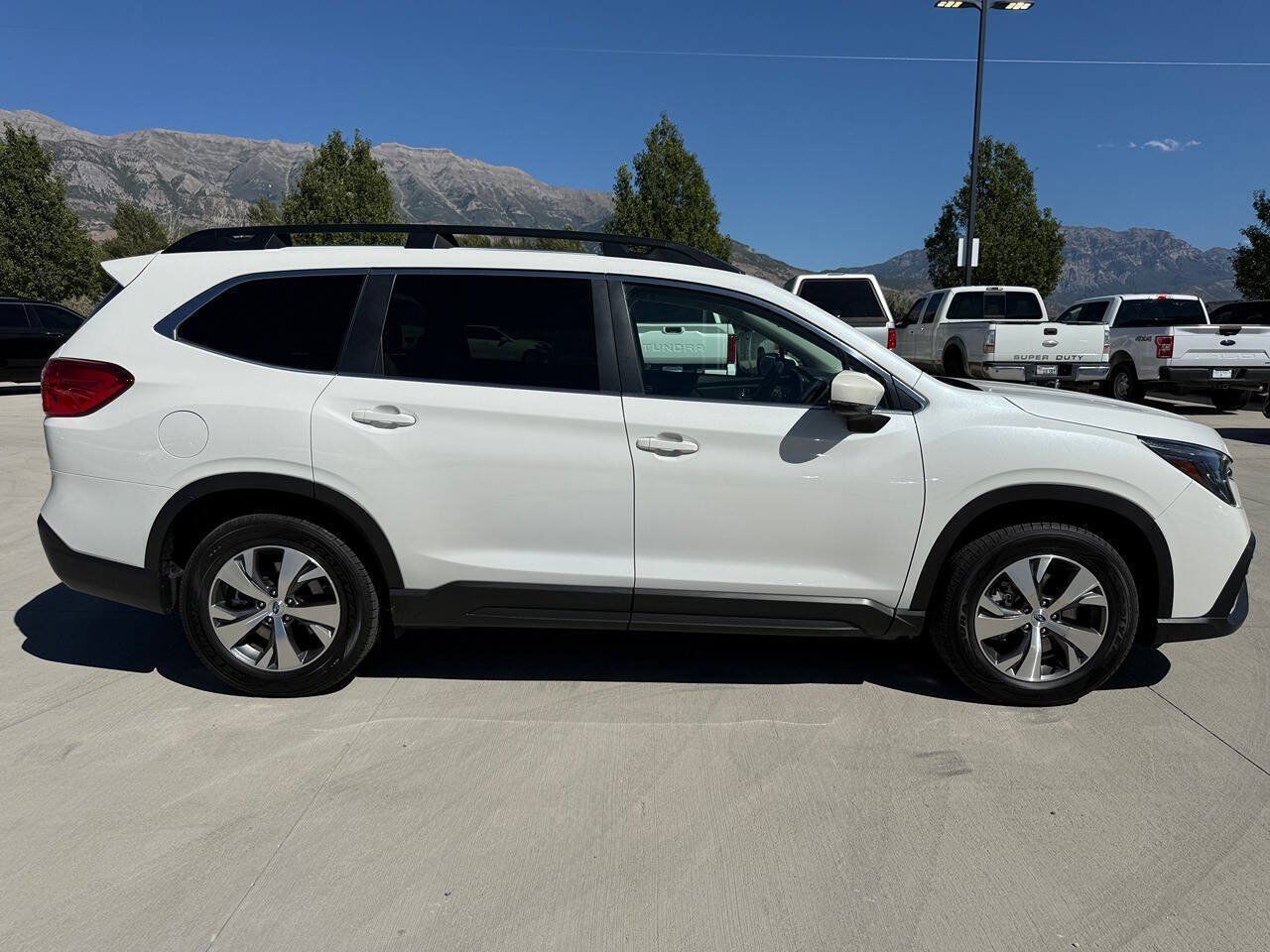 Used 2025 Subaru Ascent Premium AWD/4WD image 2
