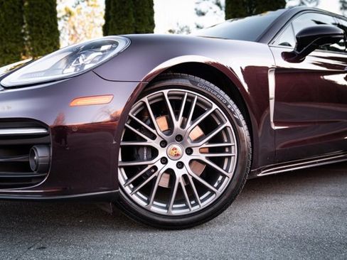 Used 2023 Porsche Panamera 4 Platinum Edition image 4