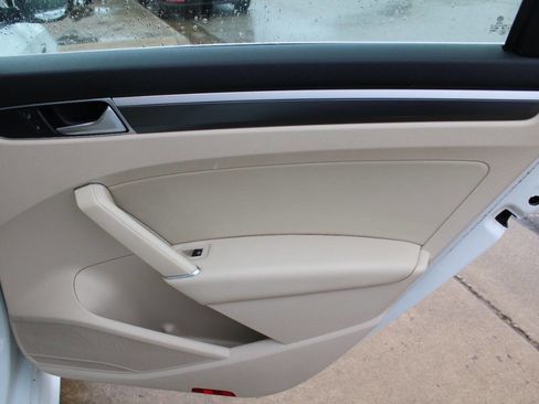 Used 2017 Volkswagen Passat 1.8T R-Line image 5