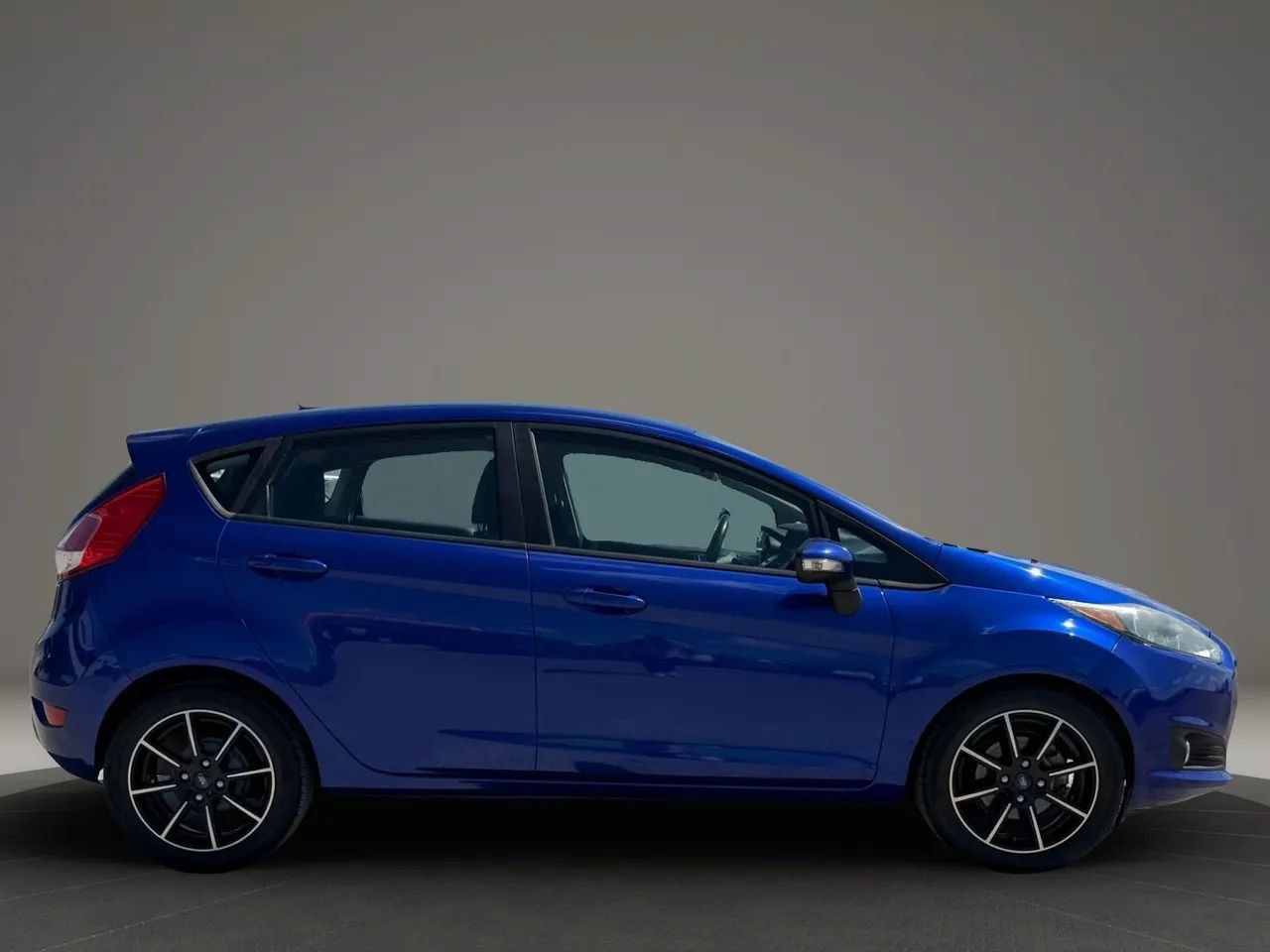 Used 2015 Ford Fiesta SE w/ Equipment Group 201A FWD image 4